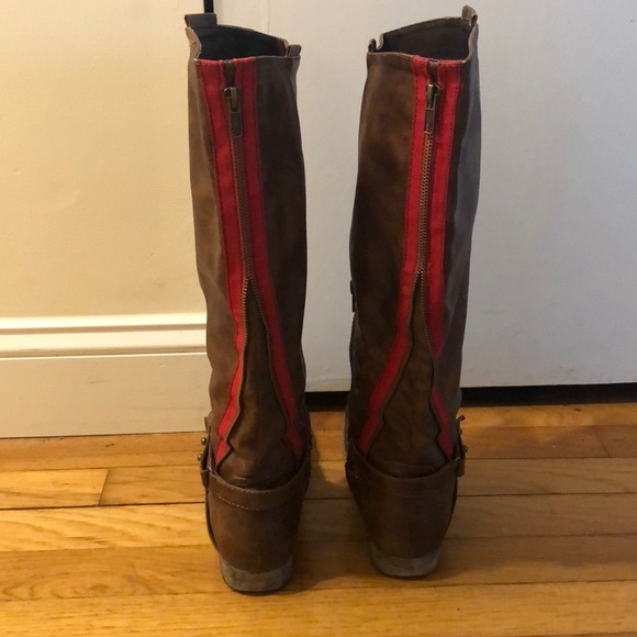 Great stylish boots with fun red accents! - Picture 3 of 4